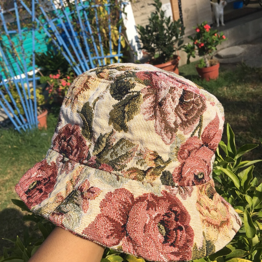Vintage bucket hat flower pattern